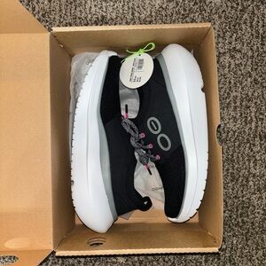 New Women’s Oofos Oomy Stride recovery shoes